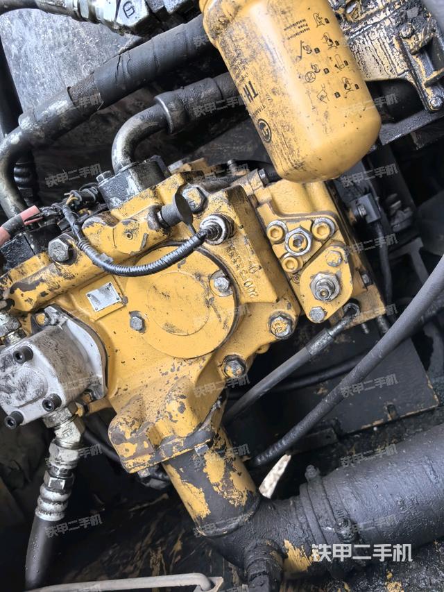 液壓泵艙室正面整體(整機(jī)外觀) 液壓泵艙室正面整體(整機(jī)外觀)