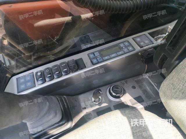 座椅右侧控制台/钥匙门/油门/含右手柄（驾驶室部分）