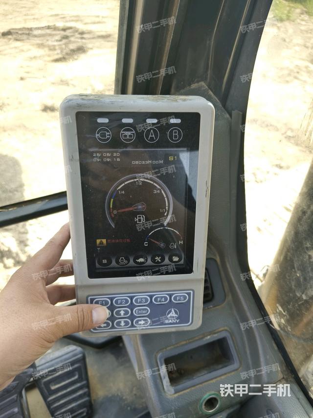 座椅左侧控制台/音响/含左手柄（驾驶室部分）