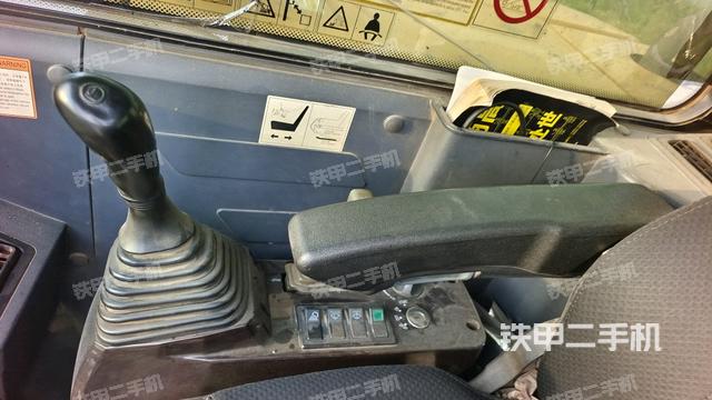 座椅右側(cè)控制臺(tái)/鑰匙門/油門/含右手柄（駕駛室部分）