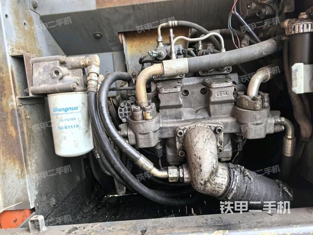 液压泵舱室正面整体(整机外观) 液压泵舱室正面整体(整机外观)