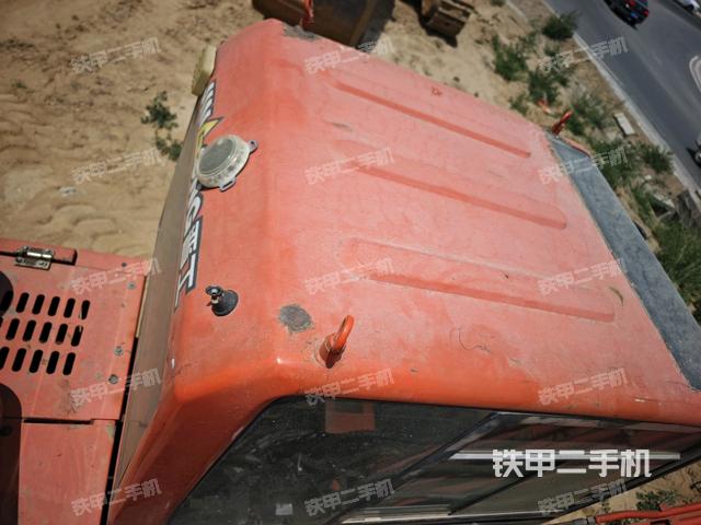 駕駛室頂部(整機外觀) 駕駛室頂部(整機外觀)