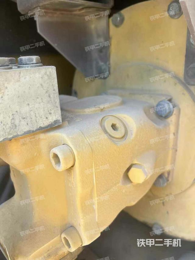 液壓泵艙室正面整體(整機(jī)外觀) 液壓泵艙室正面整體(整機(jī)外觀)