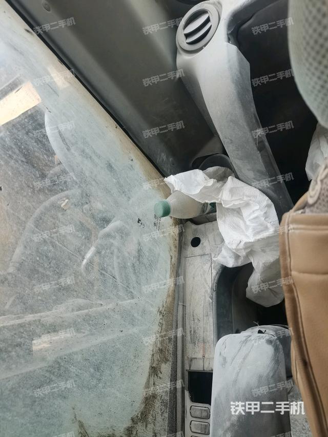 左后方玻璃角標(biāo)(駕駛室部分) 左后方玻璃角標(biāo)(駕駛室部分)