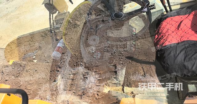 駕駛室操作臺(整機(jī)外觀及大件) 駕駛室操作臺(整機(jī)外觀及大件)
