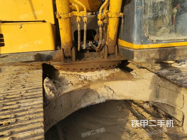 轉(zhuǎn)盤和下車架正前(工作和回轉(zhuǎn)裝置) 轉(zhuǎn)盤和下車架正前(工作和回轉(zhuǎn)裝置)