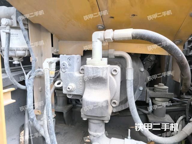 液压泵舱室正面整体(整机外观) 液压泵舱室正面整体(整机外观)