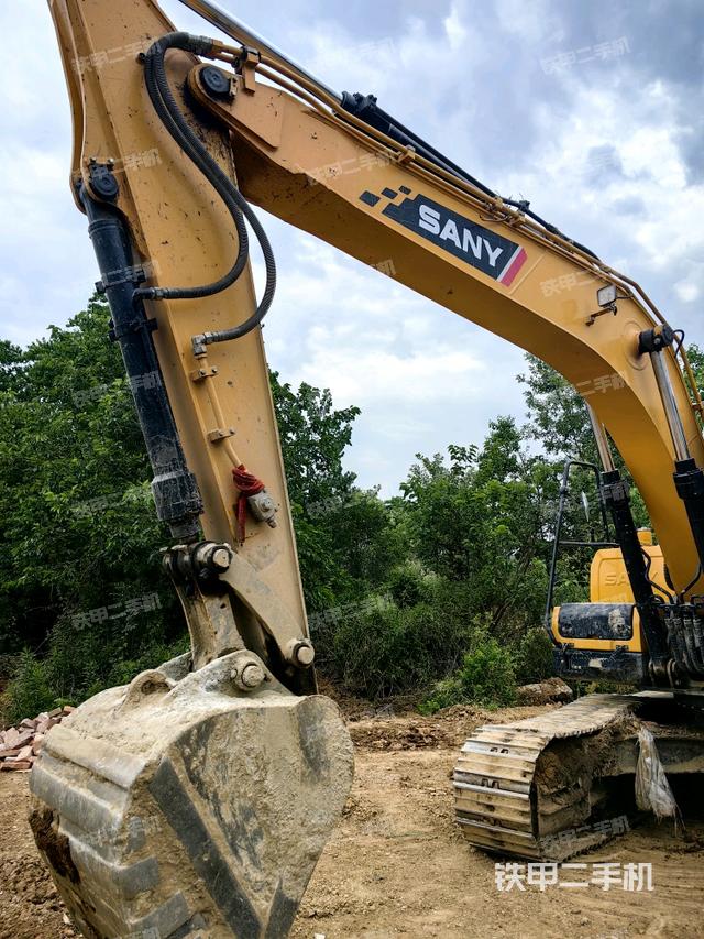 大臂整体 右侧(工作和回转装置) 大臂整体 右侧(工作和回转装置)