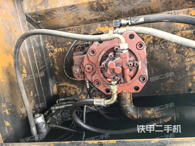 液壓泵艙室正面整體(整機(jī)外觀) 液壓泵艙室正面整體(整機(jī)外觀)