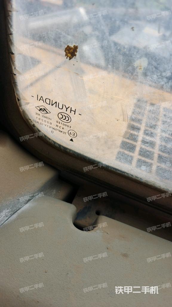 后窗玻璃角标(驾驶室部分) 后窗玻璃角标(驾驶室部分)