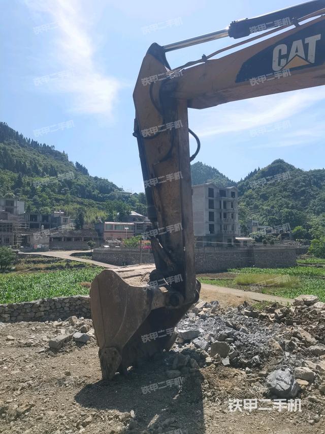 小臂整體左后(工作和回轉(zhuǎn)裝置) 小臂整體左后(工作和回轉(zhuǎn)裝置)