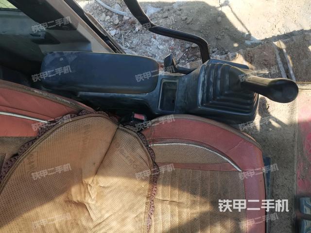 座椅左側(cè)控制臺(tái)/音響/含左手柄(駕駛室部分) 座椅左側(cè)控制臺(tái)/音響/含左手柄(駕駛室部分)