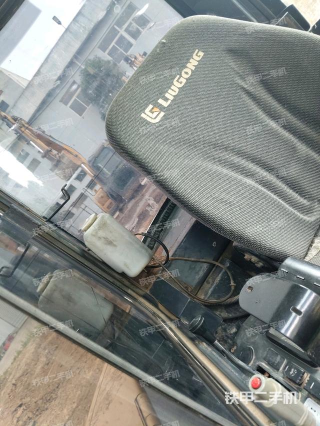 后窗玻璃角标（驾驶室部分）