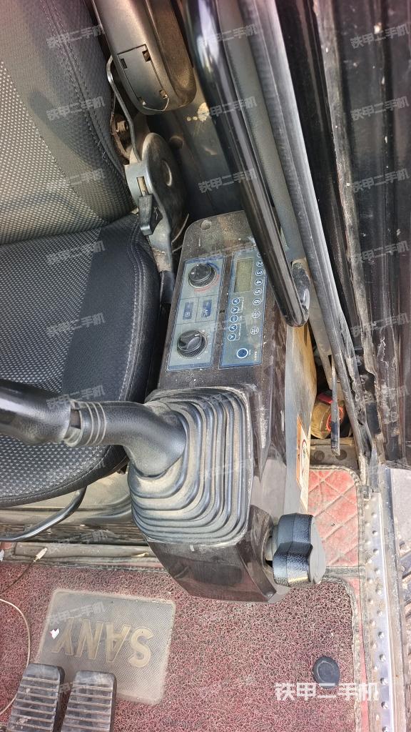 座椅左側(cè)控制臺(tái)/音響/含左手柄（駕駛室部分）