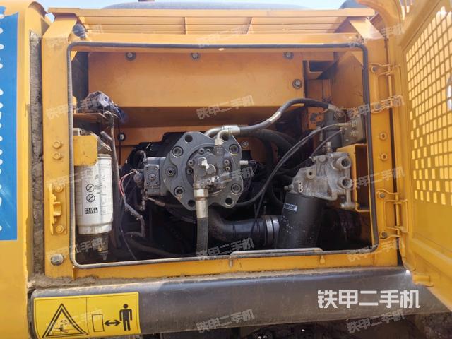 液壓泵艙室正面整體(整機(jī)外觀) 液壓泵艙室正面整體(整機(jī)外觀)