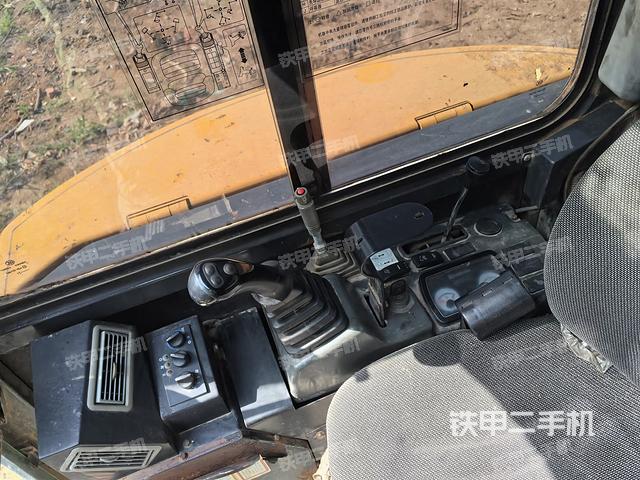 座椅左侧控制台/音响/含左手柄（驾驶室部分）