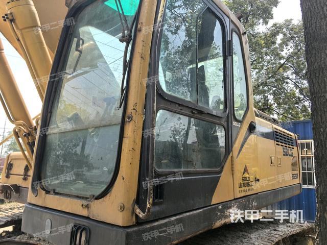 駕駛室整體(整機(jī)外觀) 駕駛室整體(整機(jī)外觀)