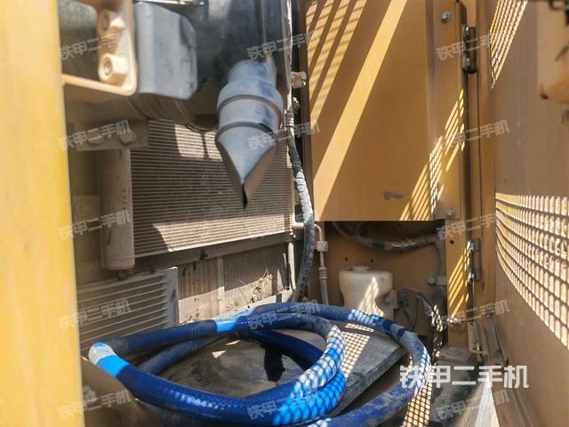 散熱器正面(大件艙室) 散熱器正面(大件艙室)