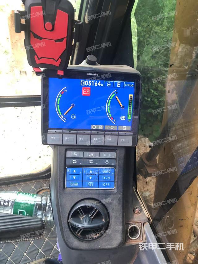 駕駛室整體(整機(jī)外觀) 駕駛室整體(整機(jī)外觀)