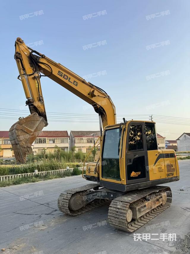 山東臨工E675F挖掘機