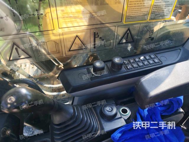 座椅右側(cè)控制臺/鑰匙門/油門/含右手柄(駕駛室部分) 座椅右側(cè)控制臺/鑰匙門/油門/含右手柄(駕駛室部分)