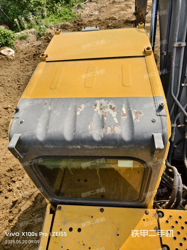 駕駛室頂部(整機外觀) 駕駛室頂部(整機外觀)