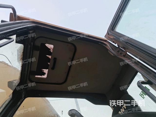 顶棚整体(驾驶室部分) 顶棚整体(驾驶室部分)