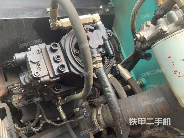 液壓泵艙室正面整體(整機(jī)外觀) 液壓泵艙室正面整體(整機(jī)外觀)
