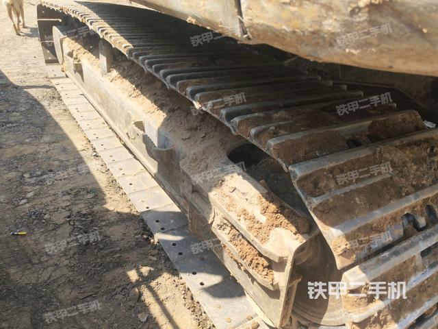 右側(cè)履帶整體(行走機(jī)構(gòu)) 右側(cè)履帶整體(行走機(jī)構(gòu))