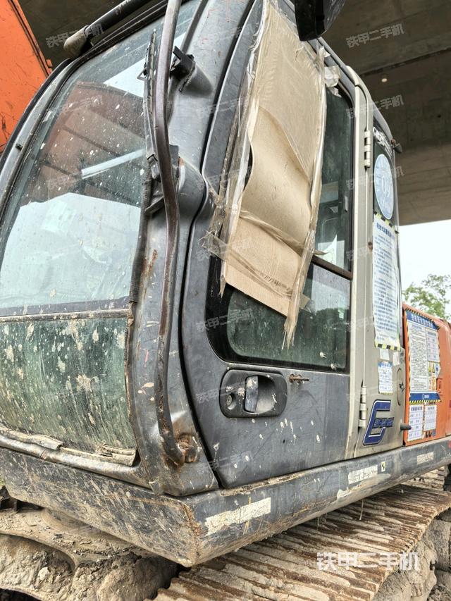 驾驶室整体(整机外观) 驾驶室整体(整机外观)