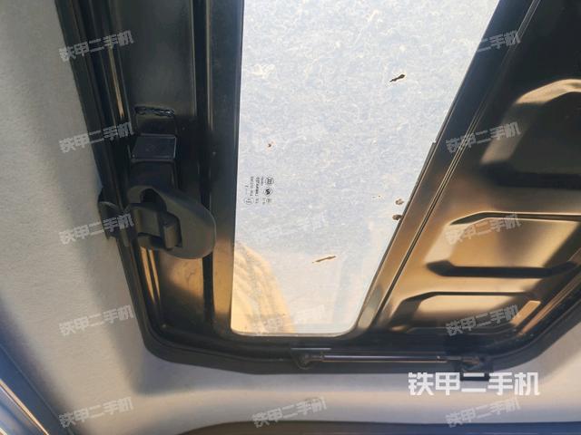 駕駛室左前45度(駕駛室部分) 駕駛室左前45度(駕駛室部分)