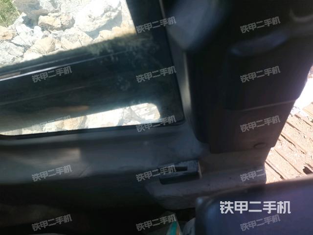 左后方玻璃角標(biāo)(駕駛室部分) 左后方玻璃角標(biāo)(駕駛室部分)