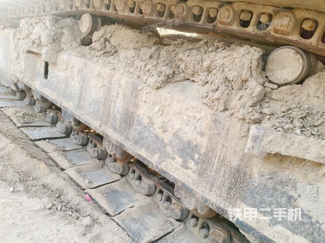 右側(cè)履帶整體(行走機(jī)構(gòu)) 右側(cè)履帶整體(行走機(jī)構(gòu))
