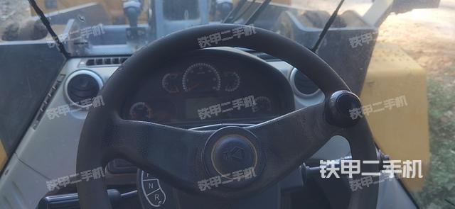 駕駛室操作臺(tái)(整機(jī)外觀及大件) 駕駛室操作臺(tái)(整機(jī)外觀及大件)