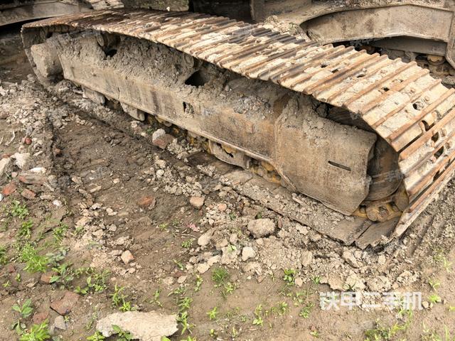 单侧履带整体(整机外观) 单侧履带整体(整机外观)