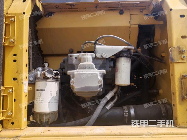 液壓泵艙室正面整體(整機(jī)外觀) 液壓泵艙室正面整體(整機(jī)外觀)