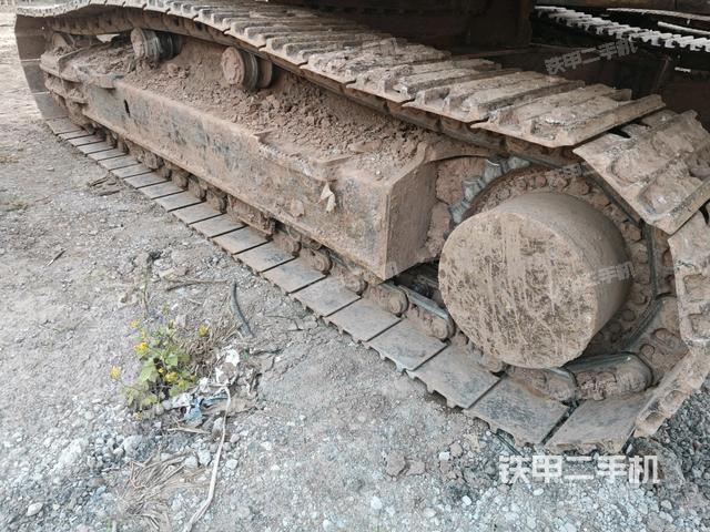 右侧履带整体(行走机构) 右侧履带整体(行走机构)