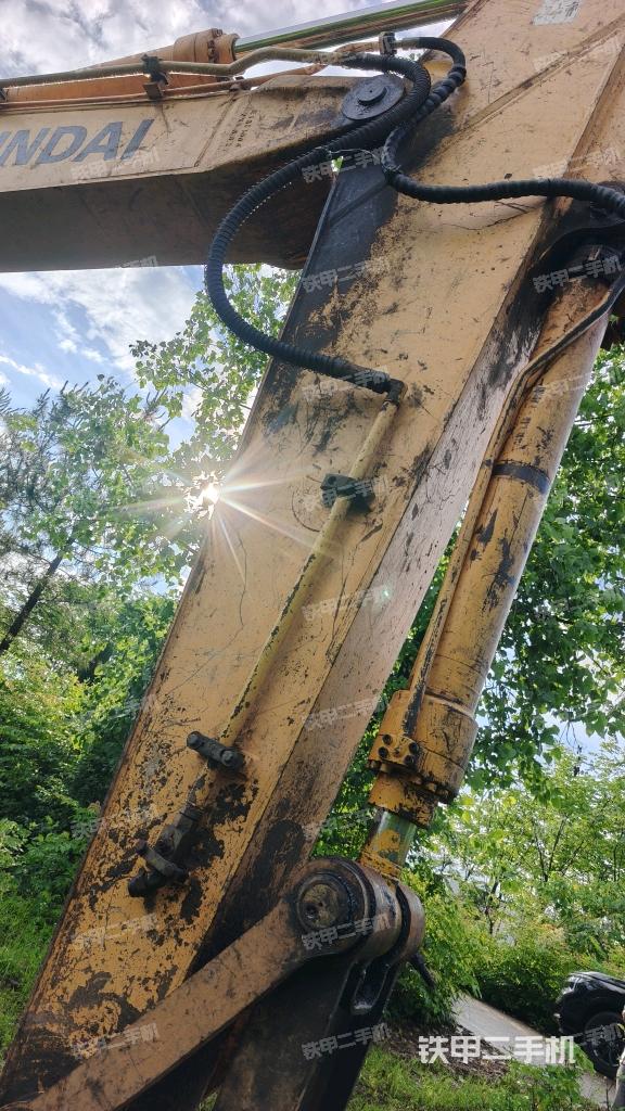 小臂整体左后(工作和回转装置) 小臂整体左后(工作和回转装置)