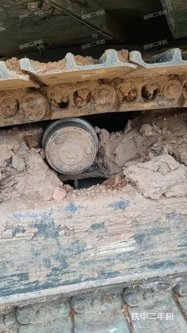 单侧履带整体(整机外观) 单侧履带整体(整机外观)