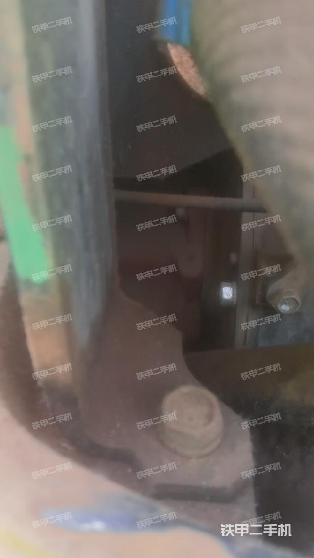 液壓泵艙室正面整體(整機(jī)外觀) 液壓泵艙室正面整體(整機(jī)外觀)