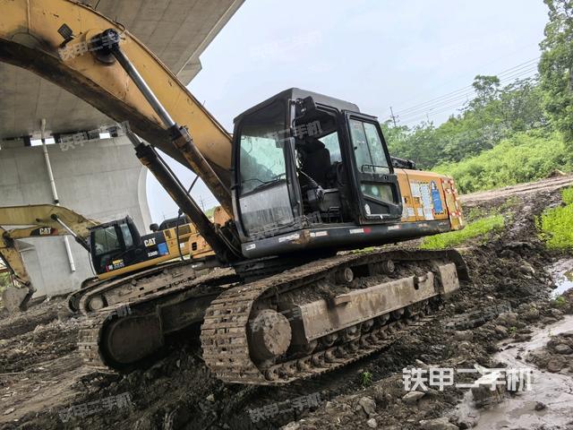駕駛室整體(整機(jī)外觀) 駕駛室整體(整機(jī)外觀)