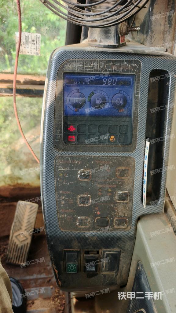 显示屏 (驾驶室部分) 显示屏 (驾驶室部分)