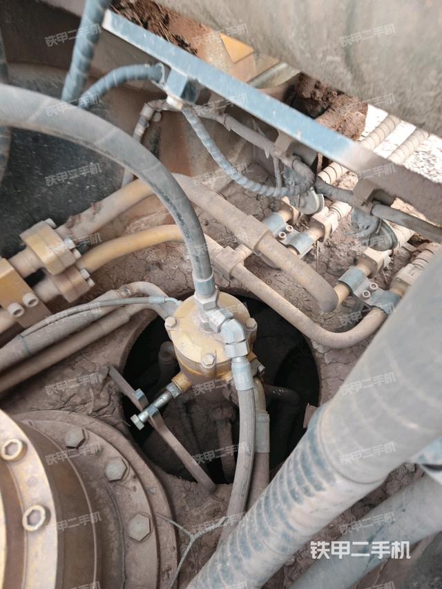 中央回转接头特写(上车部件) 中央回转接头特写(上车部件)