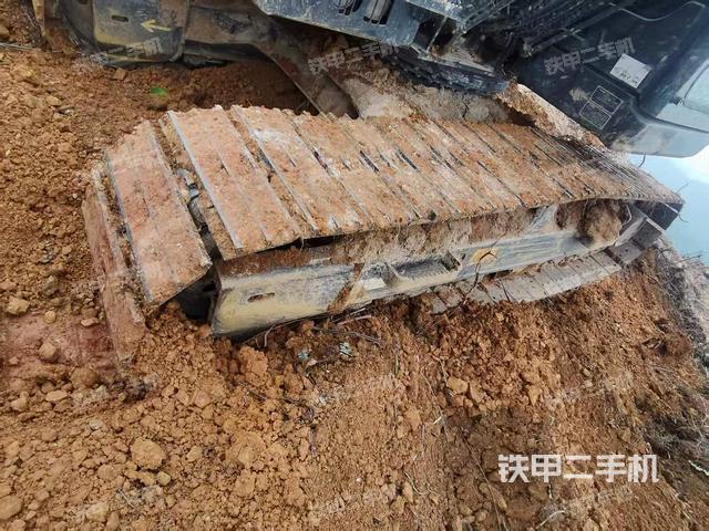 單側(cè)履帶整體(整機外觀) 單側(cè)履帶整體(整機外觀)