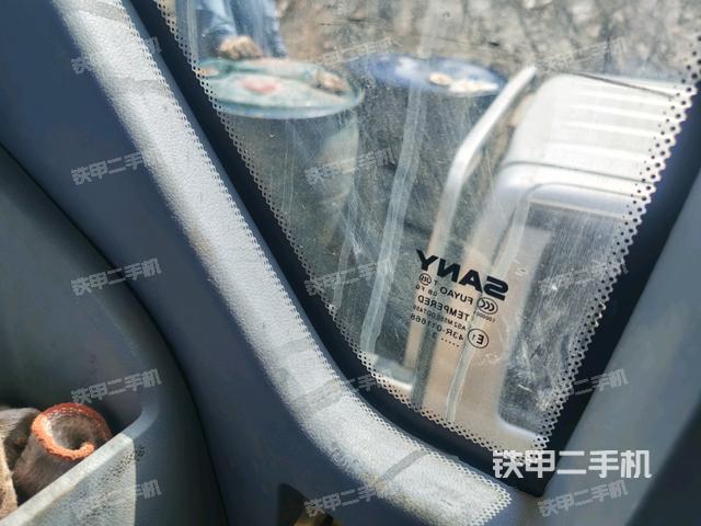 駕駛室正側(cè)(駕駛室部分) 駕駛室正側(cè)(駕駛室部分)