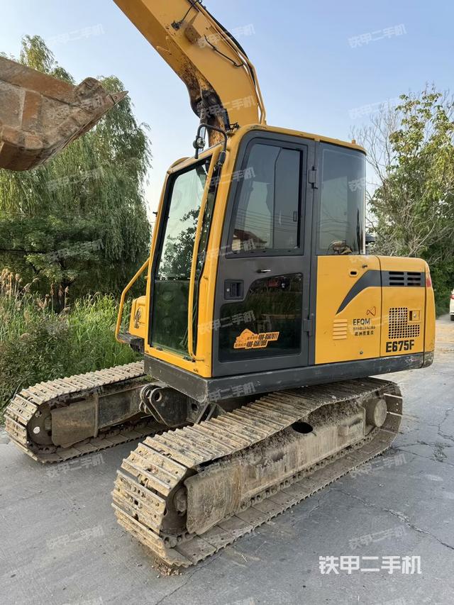 駕駛室整體(整機(jī)外觀) 駕駛室整體(整機(jī)外觀)