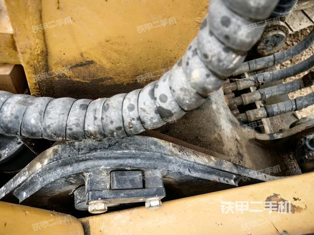 大臂根部 斜视(工作和回转装置) 大臂根部 斜视(工作和回转装置)