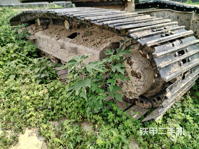 右侧履带整体(行走机构) 右侧履带整体(行走机构)