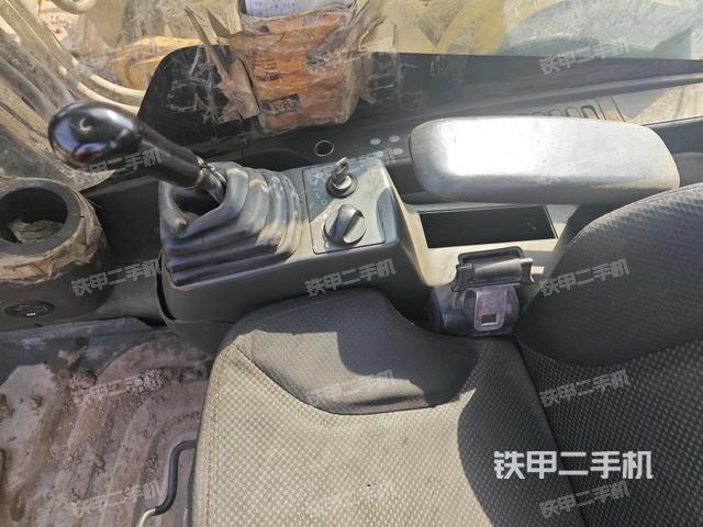 座椅右側(cè)控制臺(tái)/鑰匙門/油門/含右手柄(駕駛室部分) 座椅右側(cè)控制臺(tái)/鑰匙門/油門/含右手柄(駕駛室部分)