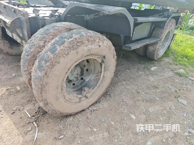 右侧履带整体(行走机构) 右侧履带整体(行走机构)